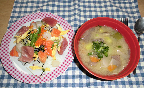 ♪ちらし寿司とさつま芋の豚汁♪