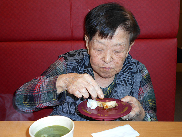 お寿司を食べに行きました！