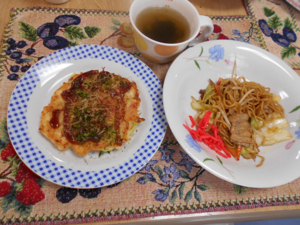 焼きそば・お好み焼き作り