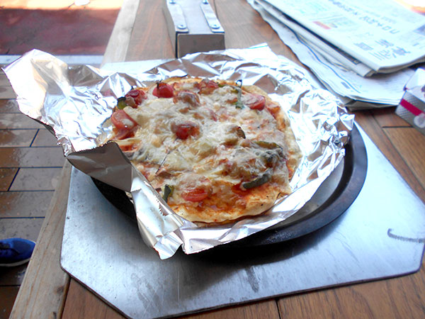 窯でピザを焼こう