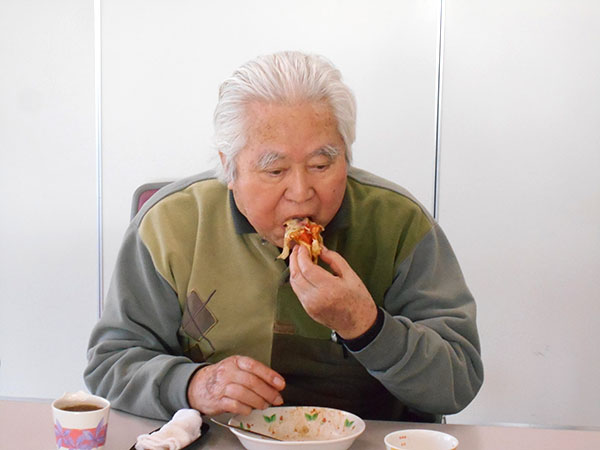 窯でピザを焼こう