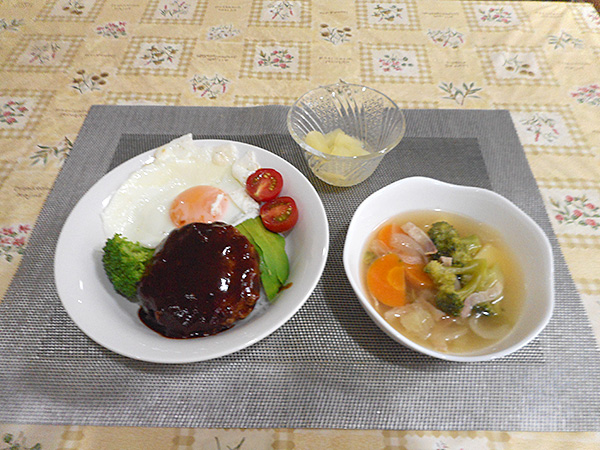 ロコモコ丼と野菜たっぷりスープ