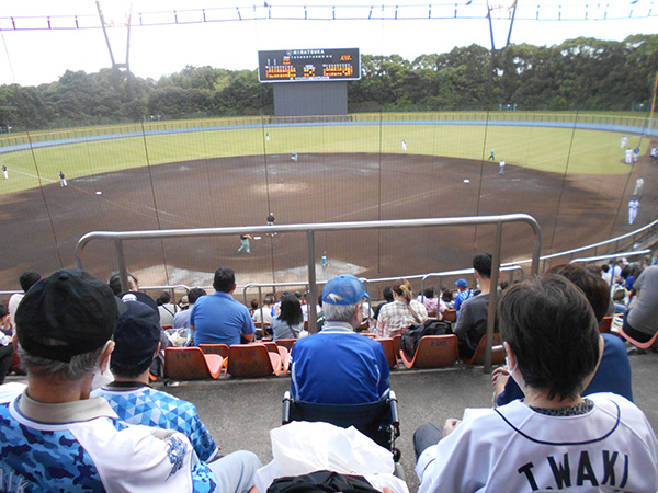 野球観戦に行きました