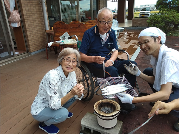 七輪で秋刀魚を食べよう