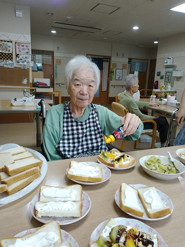 フルーツのオープンサンド作り