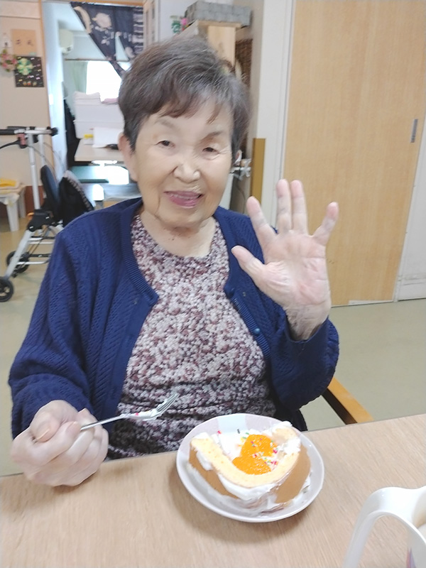 今日はロールケーキを作りました♪